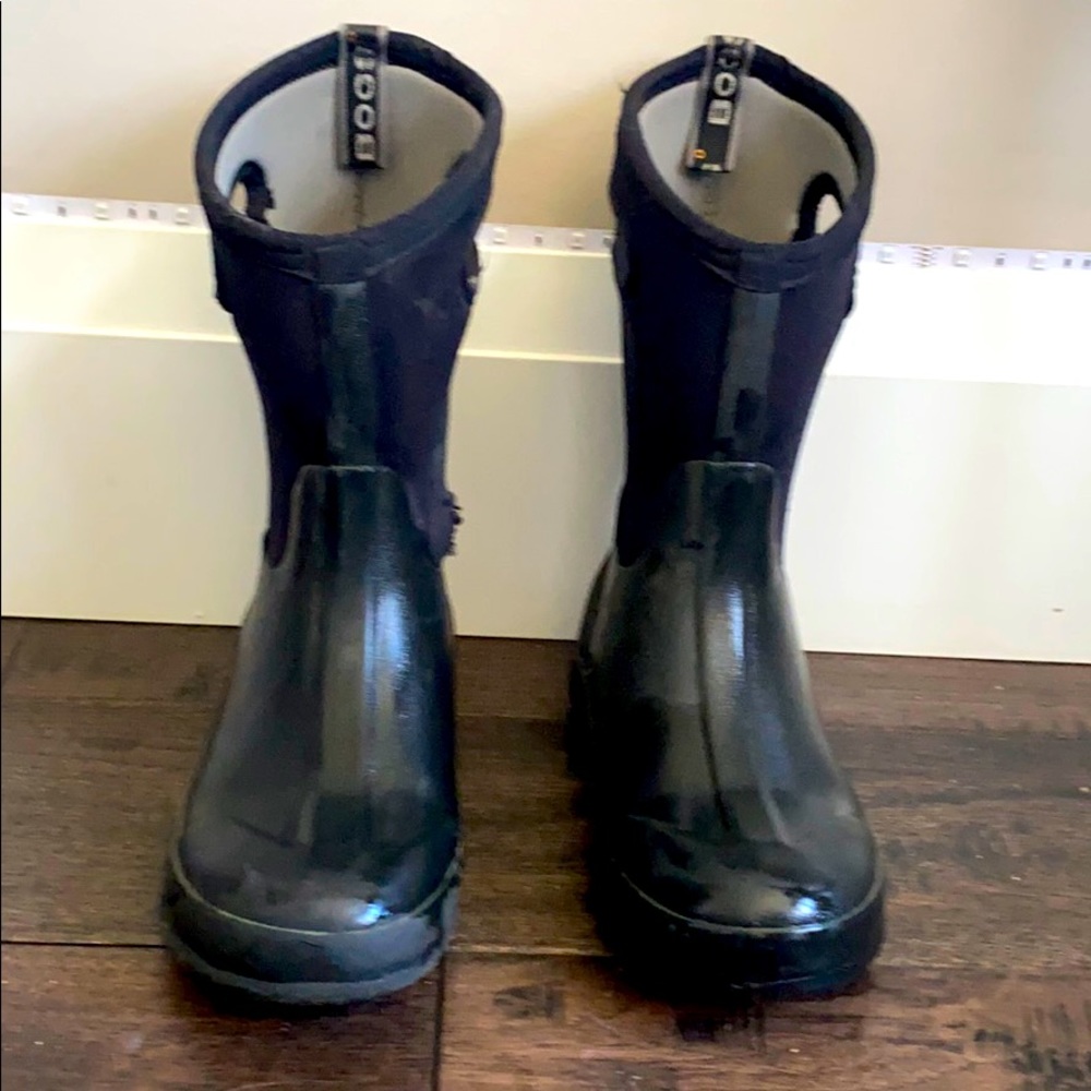 Boys size 4 bogs